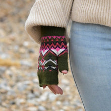 Load image into Gallery viewer, Fair isle wrist warmer gloves - khaki