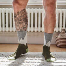 Load image into Gallery viewer, Lambswool socks - mountains - green