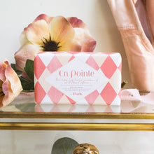 Load image into Gallery viewer, Rose & fig apothecary candle