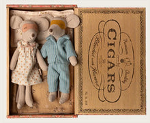 Load image into Gallery viewer, Mum & Dad in a cigarbox