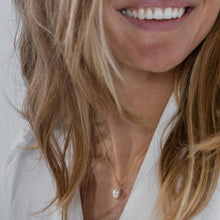 Load image into Gallery viewer, Maxi pearl earrings - gold