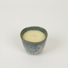 Load image into Gallery viewer, Pot enchantment candle - granite & moss