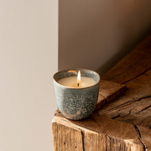 Load image into Gallery viewer, Pot enchantment candle - holy smoke