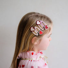 Load image into Gallery viewer, Scalloped heart clic clacs