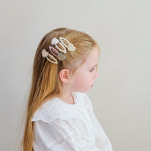 Load image into Gallery viewer, Scalloped heart hair clips