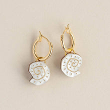 Load image into Gallery viewer, Shell hoop earrings - pearly apricot - gold
