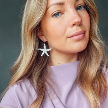 Load image into Gallery viewer, Pearly statement starfish earrings