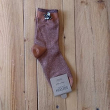 Load image into Gallery viewer, Tokyo socks with bee pin - burgundy