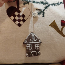 Load image into Gallery viewer, Christmas dec - gingerbread house
