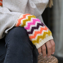 Load image into Gallery viewer, Chevron wrist warmer gloves
