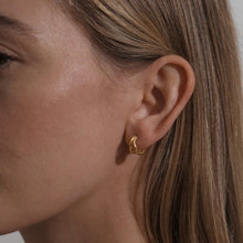 Load image into Gallery viewer, Duo illusion huggies earrings - gold
