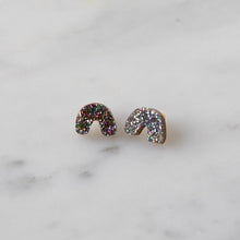 Load image into Gallery viewer, Glitter arc stud earrings - teal
