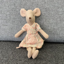 Load image into Gallery viewer, Mum mouse
