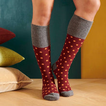 Load image into Gallery viewer, Lambswool knee socks - dots - plum/peach
