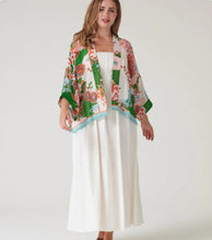Load image into Gallery viewer, Kitsch bouquet kimono - green
