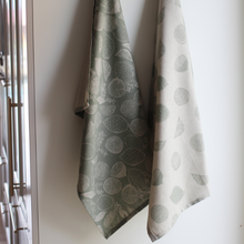Load image into Gallery viewer, Lemonade marmalade oven glove - sage green
