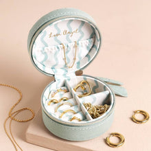 Load image into Gallery viewer, Mini round travel case - quilted mint

