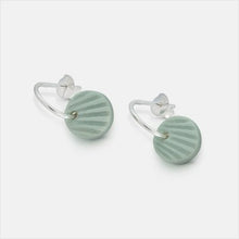 Load image into Gallery viewer, Porcelain scallop earrings - mint
