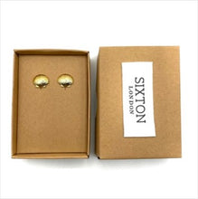 Load image into Gallery viewer, Shell earrings
