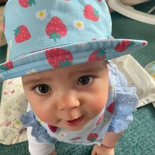 Load image into Gallery viewer, Sun hat - strawberries
