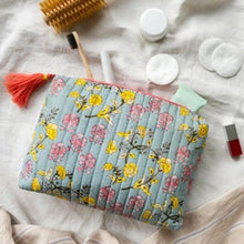 Load image into Gallery viewer, Washbag - lilavati
