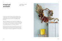 Load image into Gallery viewer, Wreaths: fresh, foraged &amp; drive floral arrangements book
