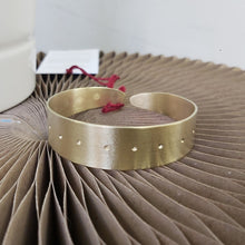 Load image into Gallery viewer, Arch bangle - brass
