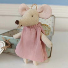Load image into Gallery viewer, Angel mouse in suitcase
