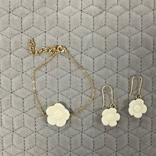 Load image into Gallery viewer, Floral tagua bracelet
