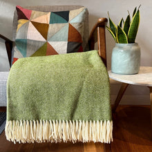 Load image into Gallery viewer, Herringbone throw - apple
