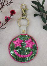 Load image into Gallery viewer, Smiley star keyrings
