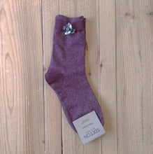 Load image into Gallery viewer, Tokyo socks with bee pin - rust
