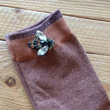 Load image into Gallery viewer, Tokyo socks with bee pin - rust
