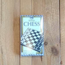Load image into Gallery viewer, Magnetic travel chess
