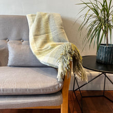 Load image into Gallery viewer, Woodale throw - olive

