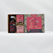 Load image into Gallery viewer, Pamper gift box - barefoot/beauty
