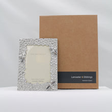 Load image into Gallery viewer, Bee Photo Frame - 6 x 4
