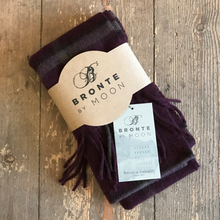 Load image into Gallery viewer, Salisbury scarf - wine
